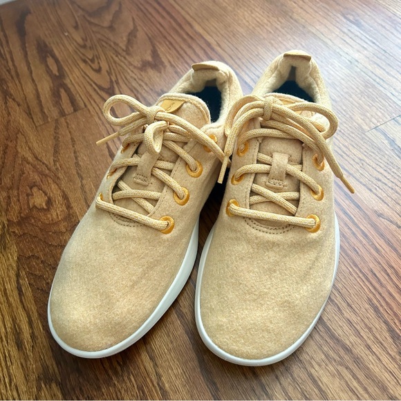 Women’s Allbirds Sneakers - Picture 2 of 16